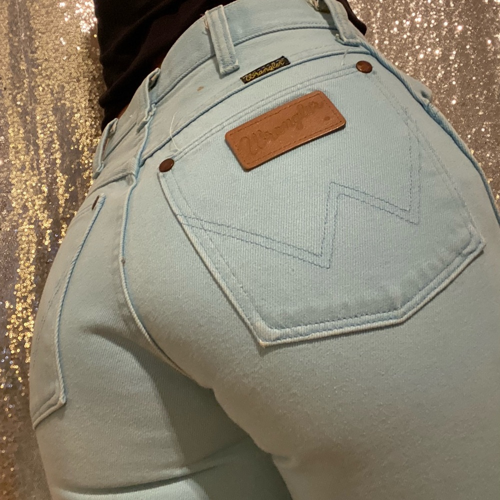 Light blue wranglers size 5 27” (fits like a 00)